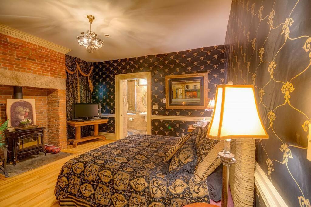 Merry Mansion East Dubuque ภายนอก รูปภาพ