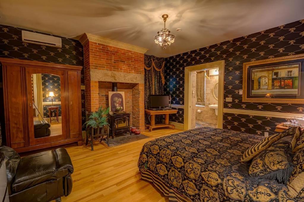 Merry Mansion East Dubuque ภายนอก รูปภาพ