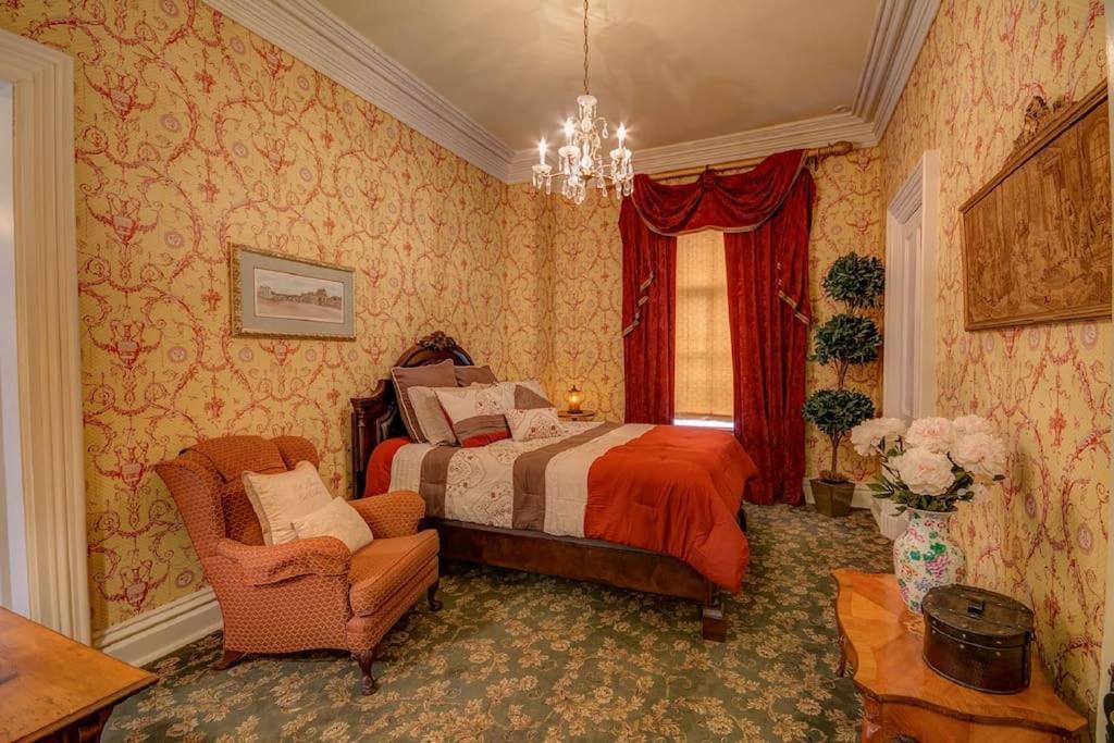 Merry Mansion East Dubuque ภายนอก รูปภาพ