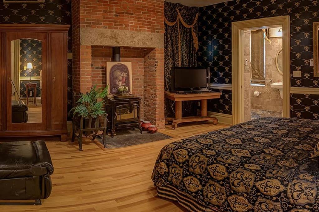 Merry Mansion East Dubuque ภายนอก รูปภาพ